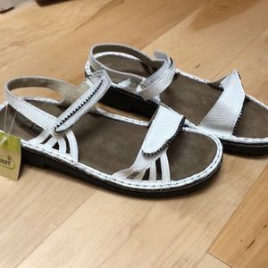 New Women’s 38 White Naot Leather Velcro Sandals
